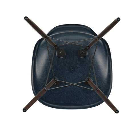 Cadeira Eames em Fibra de Vidro DSW / Ácer Escuro